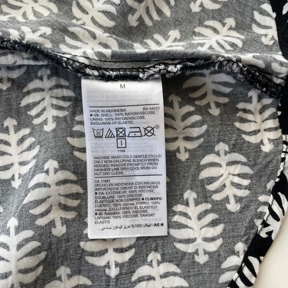 Old Navy Sundress Bundle Slip On Casual Summer Dresses Mini Black White Floral - Picture 13 of 15